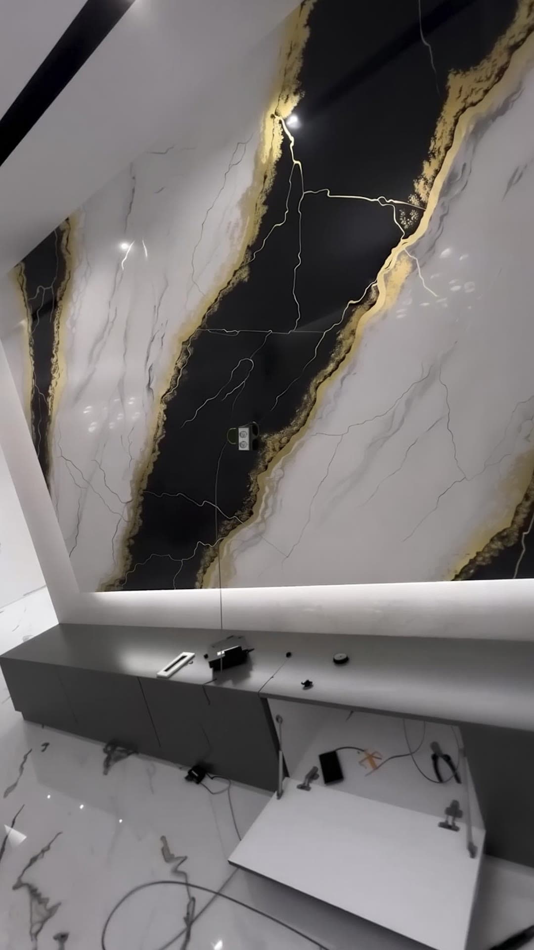 Parede em efeito mármore no ateliê