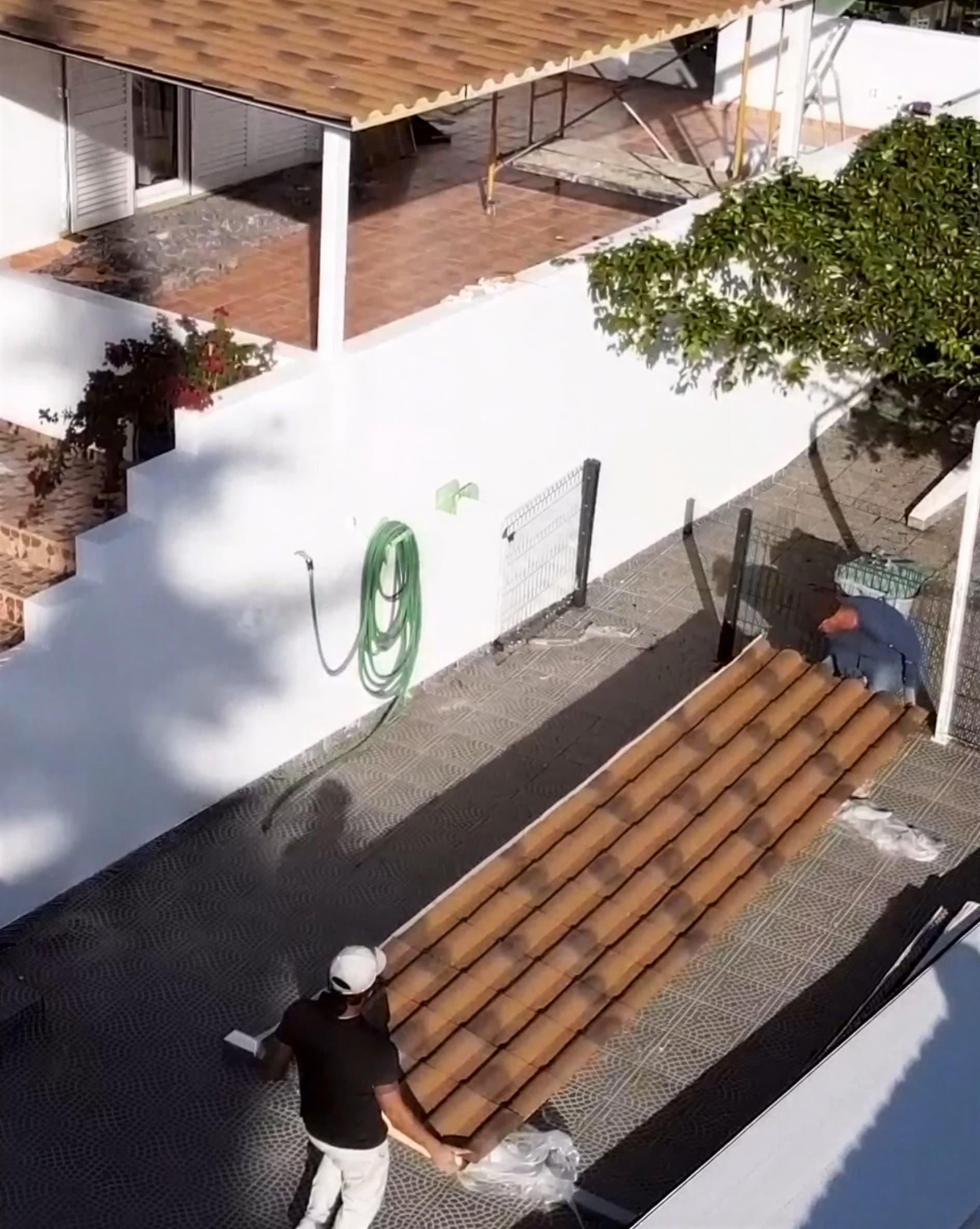 Assentamento de telha em cobertura